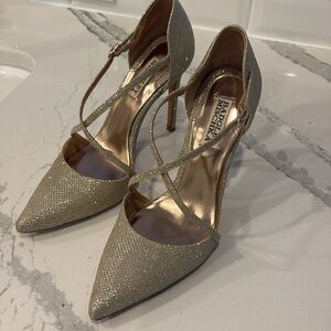 Badgley Mischka gold glitter size 7 heels. 4 inch heels. Worn a few times.